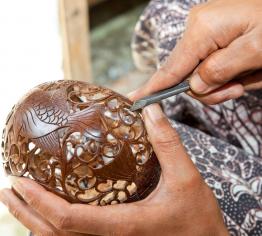 Hainan Coconut Carving
